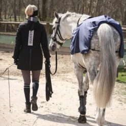 Longeerdeken Busse Rain Donkerblauw 7 Longeerdeken Busse Rain Donkerblauw -Paard Verzorging longeerdeken busse rain donkerblauw 1500x1500 134398