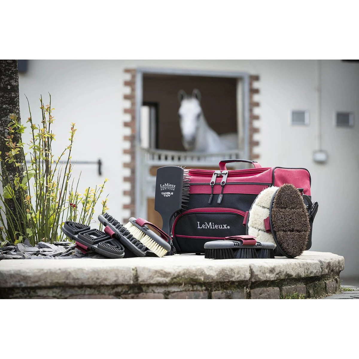 Poetstas LeMieux ProKit Lite Donkerrood 2 Poetstas LeMieux ProKit Lite Donkerrood - Afbeelding 2