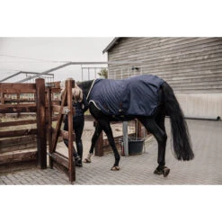 Stapmolendeken Kentucky 160gr Waterdicht Donkerblauw -Paard Verzorging stapmolendeken kentucky 160gr waterdicht donkerblauw 1500x1500 139845