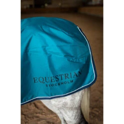 Uitrijdeken Equestrian Stockholm Aurora Blues Darkturquoise -Paard Verzorging uitrijdeken equestrian stockholm aurora blues darkturquoise 1500x1500 166083