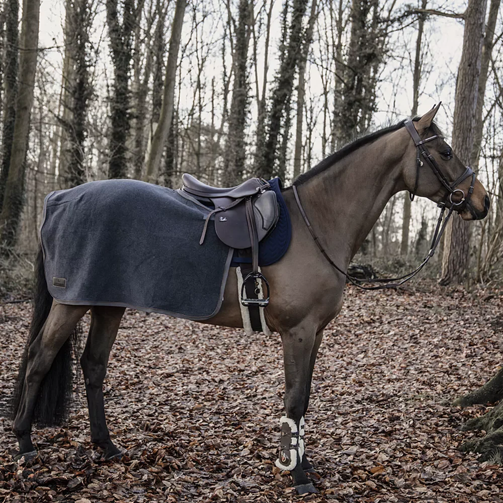 Paard Verzorging -Paard Verzorging kentucky uitrijdeken vierkant heavy fleece donkergrijs2 e1749194282803